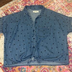 Madewell short sleeve tie front with heart print!
